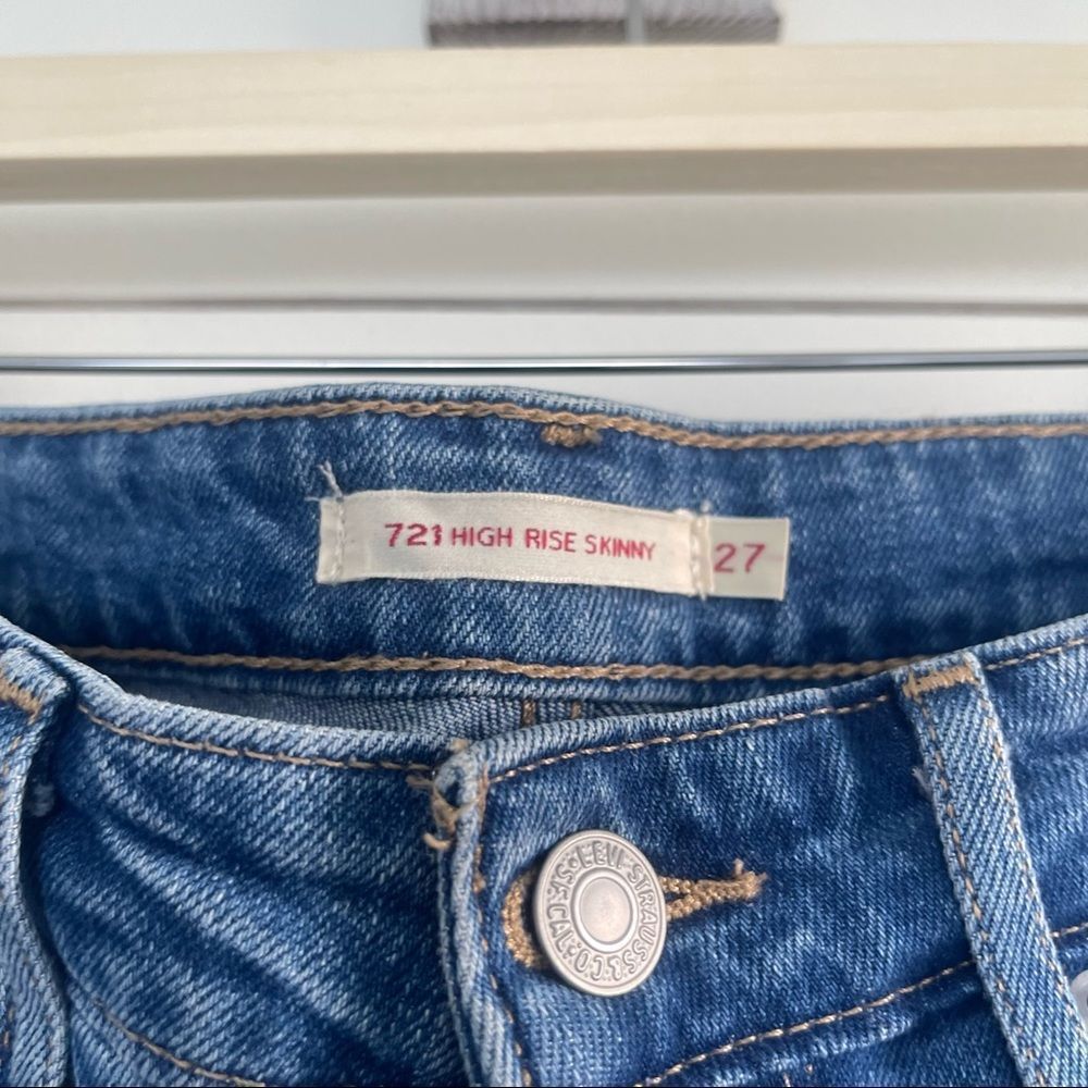 Levi’s Premium 721 High Rise Skinny Distressed Jeans - Picture 2 of 5
